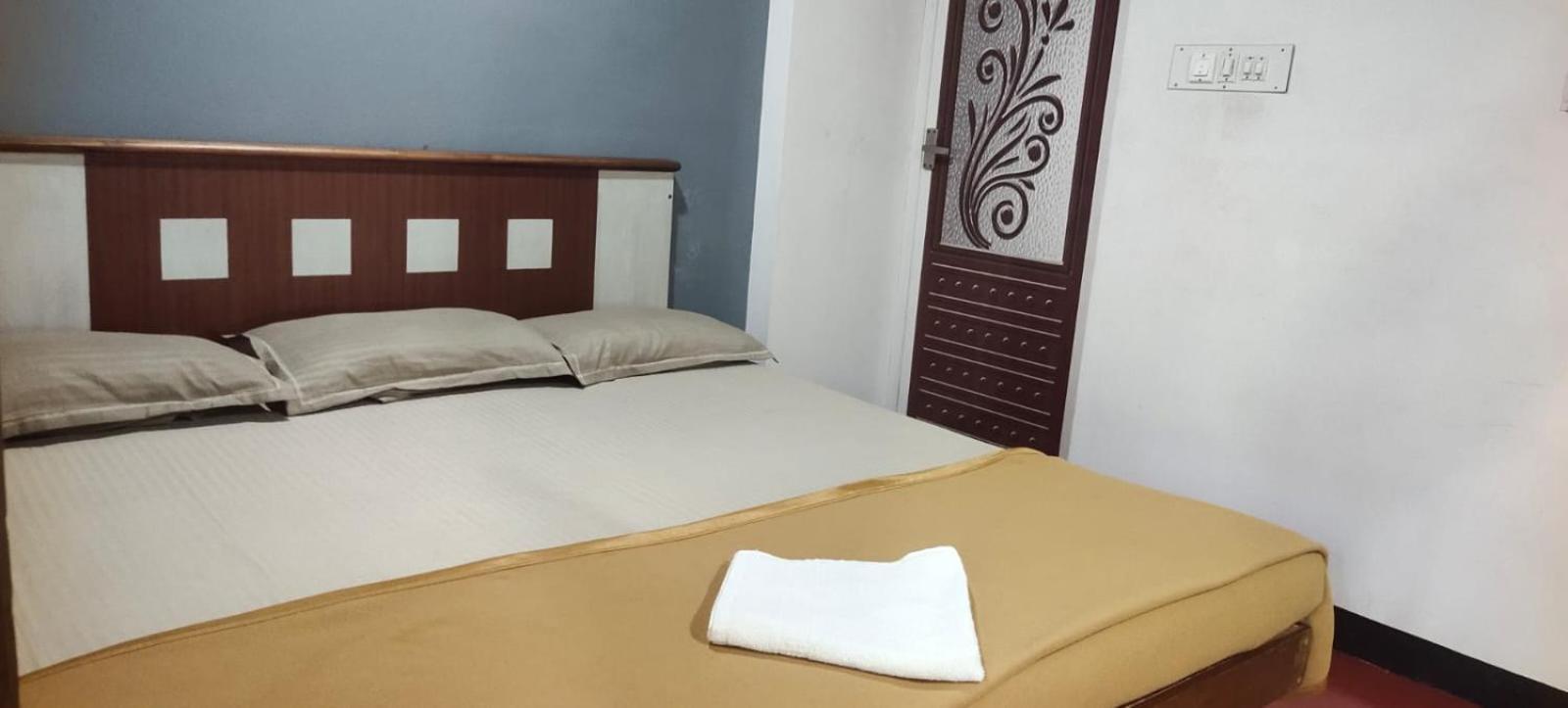 Ambadi'S Villa -Lake View Resort Pallipuram Exterior foto